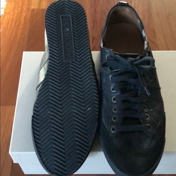 Authentic Burberry black sneakers. - Picture 2 of 4